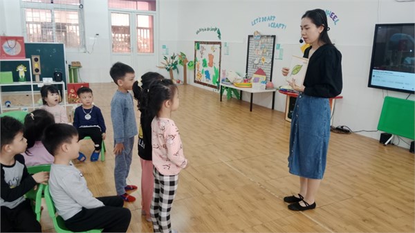 An bum Bé làm quen tiếng Anh 2023-2024